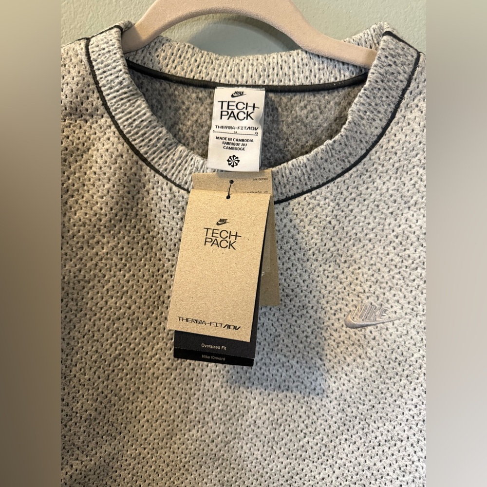 Nike Tech Pack Women’s Gray Cropped Pullover Sweatshirt- Size L NWT